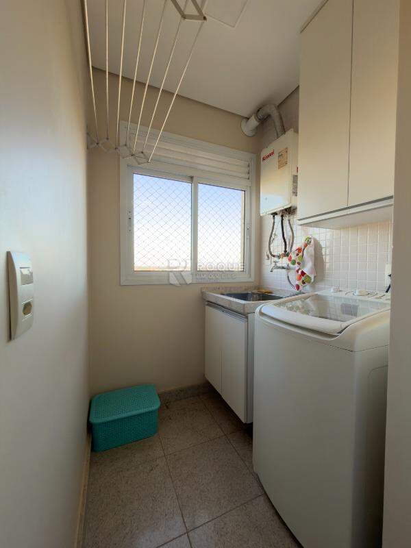 Apartamento à venda no bairro Desmembramento Oscar Antonio Breda: lavanderia