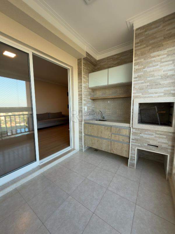 Apartamento à venda no bairro Desmembramento Oscar Antonio Breda: varanda