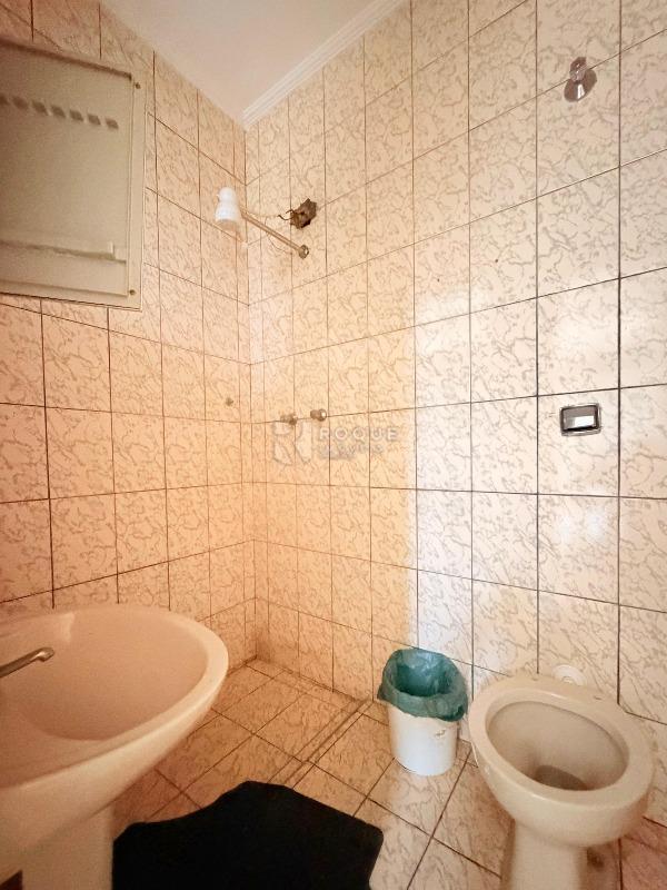 Casa Residencial para aluguel no bairro Jardim Residencial Antonio Brigatto: Wc externo