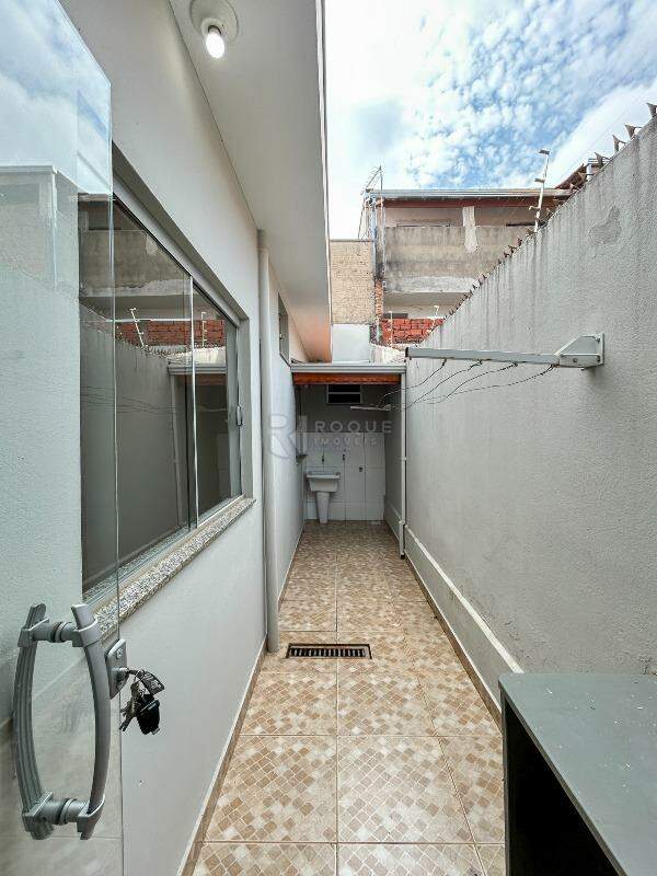Casa Residencial à venda no bairro Jardim Manacá: Corredor - Casa 1