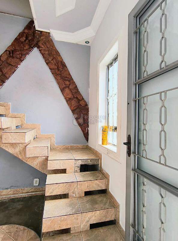 Casa Residencial para aluguel no bairro Parque Residencial Belinha Ometto: Escada de acesso superior