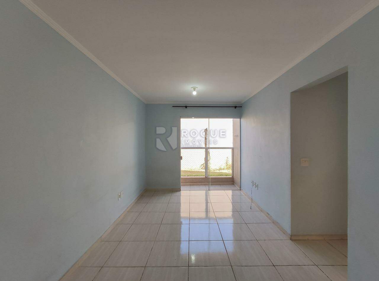 Apartamento à venda no bairro Jardim Ouro Verde: Sala 