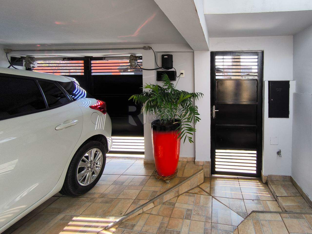 Casa Residencial à venda no bairro Jardim Ouro Verde: GARAGEM
