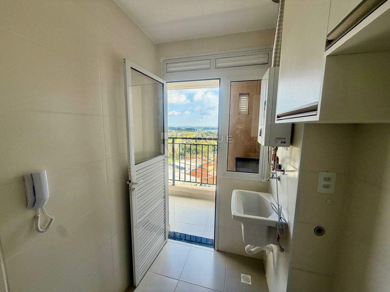 Apartamento para aluguel no bairro Chácara Boa Vista da Graminha: Área de serviço