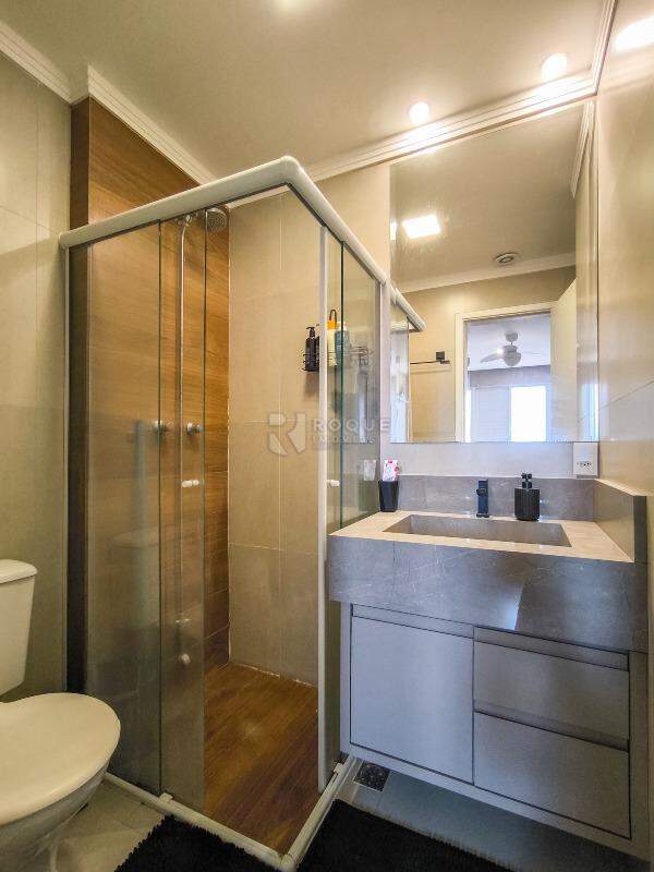 Apartamento à venda no bairro Vila Camargo: WC SUÍTE