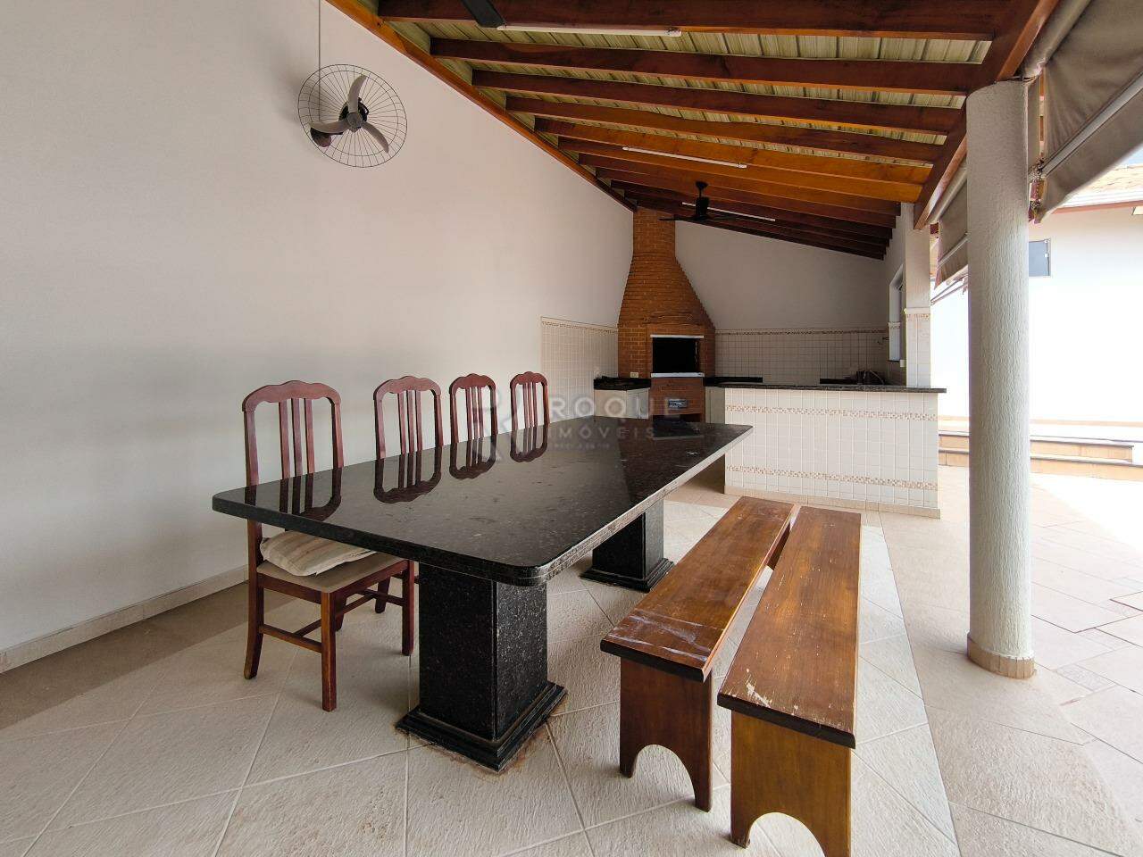 Casa em condomínio à venda no bairro Parque Residencial Roland: ÁREA GOURMET