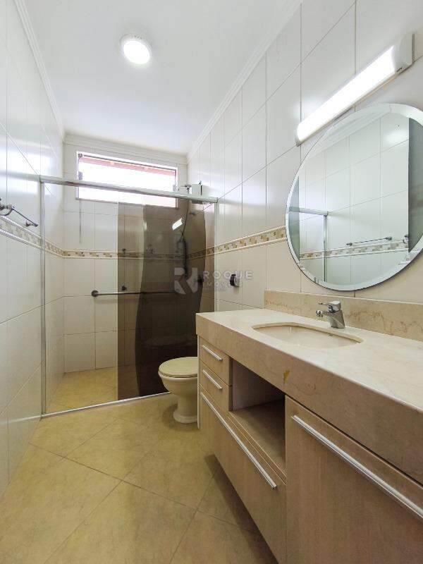 Casa em condomínio à venda no bairro Parque Residencial Roland: BANHEIRO SOCIAL