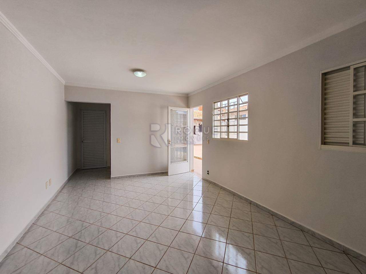 Casa em condomínio à venda no bairro Parque Residencial Roland: SALÃO
