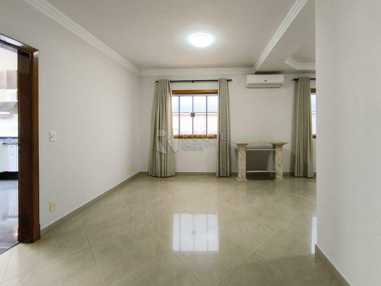 Casa em condomínio à venda no bairro Parque Residencial Roland: SALA DE JANTAR