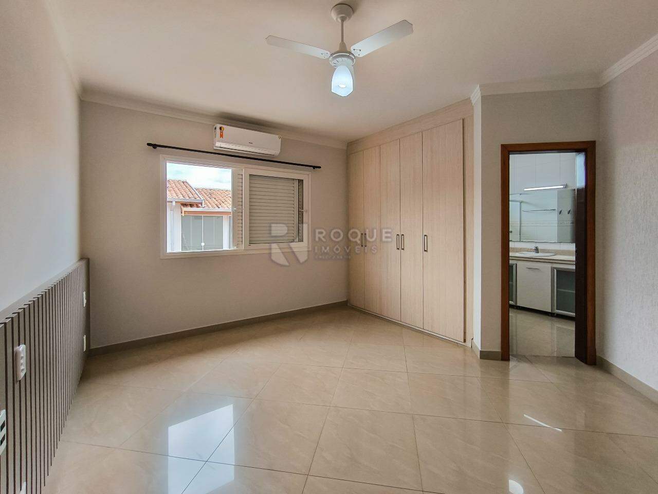 Casa em condomínio à venda no bairro Parque Residencial Roland: SUÍTE 1