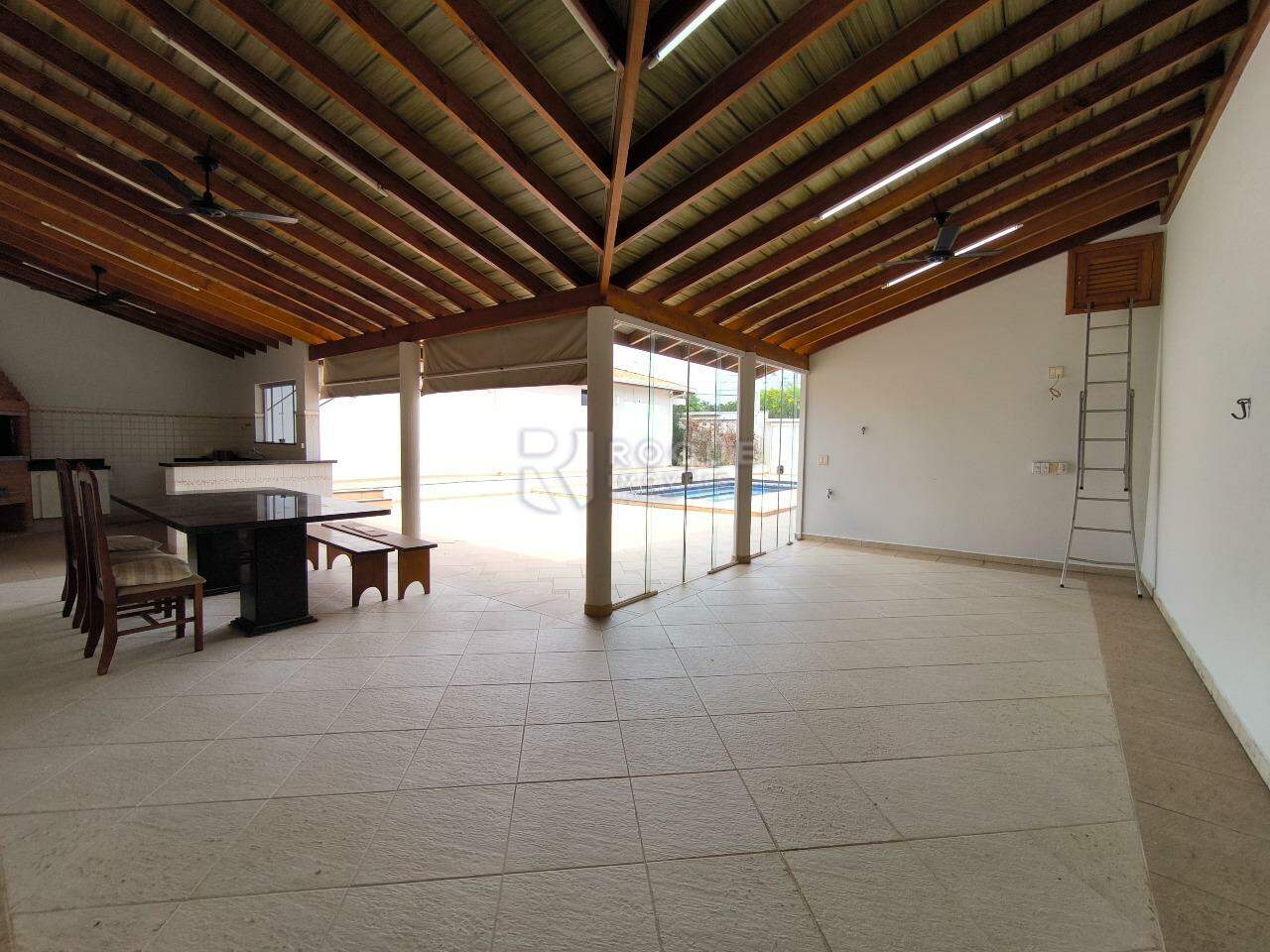Casa em condomínio à venda no bairro Parque Residencial Roland: ÁREA GOURMET