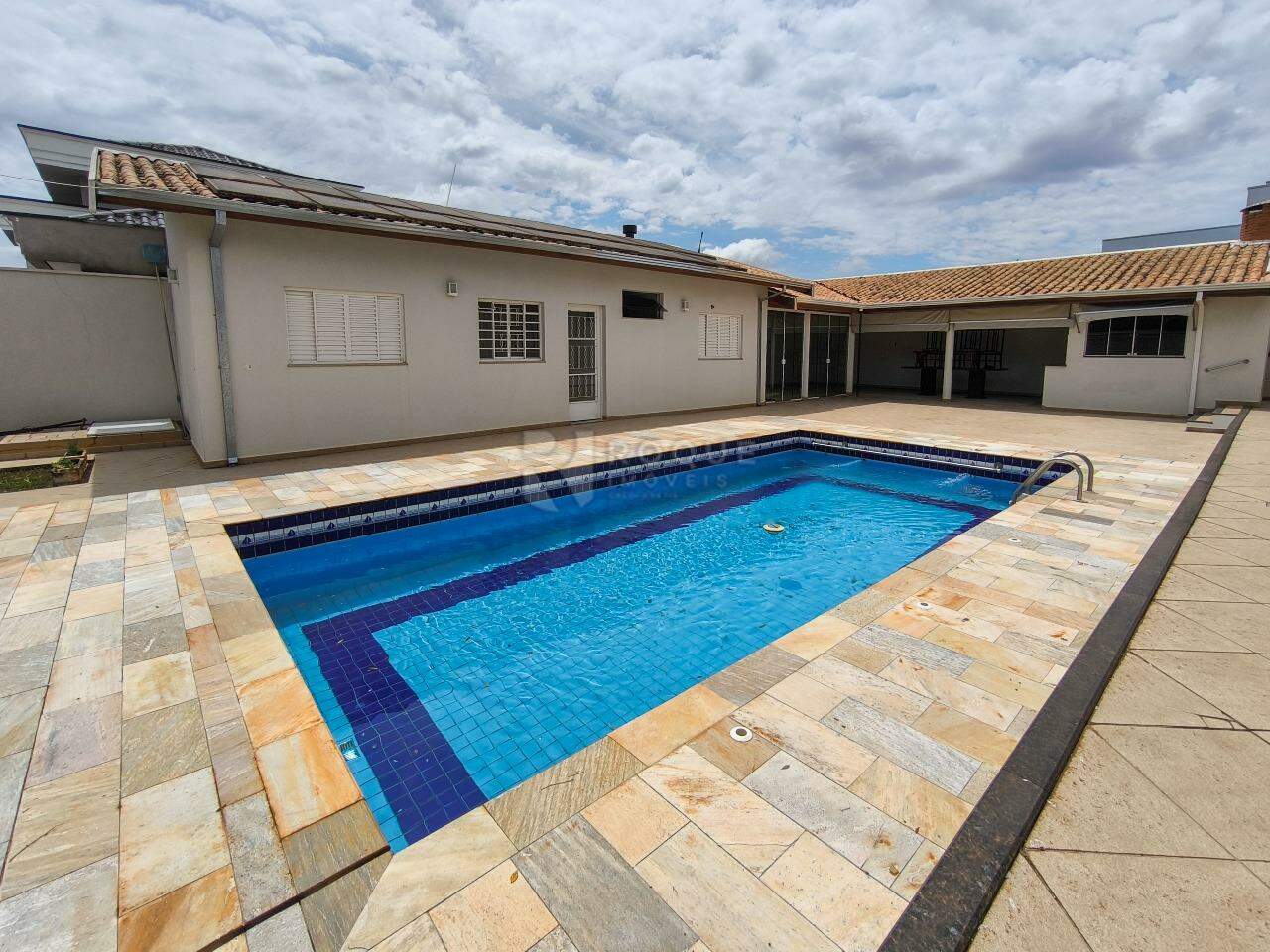 Casa em condomínio à venda no bairro Parque Residencial Roland: PISCINA