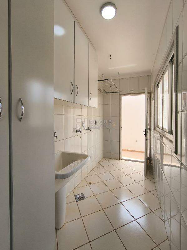 Casa em condomínio à venda no bairro Parque Residencial Roland: ÁREA DE SERVIÇO
