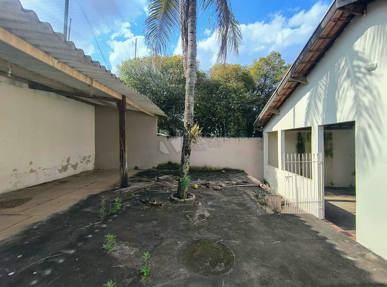 Casa Residencial para aluguel no bairro Vila São Roque: Fundos