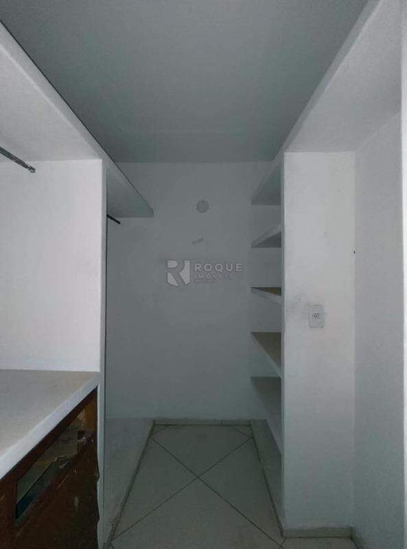 Casa Residencial para aluguel no bairro Vila São Roque: Closet