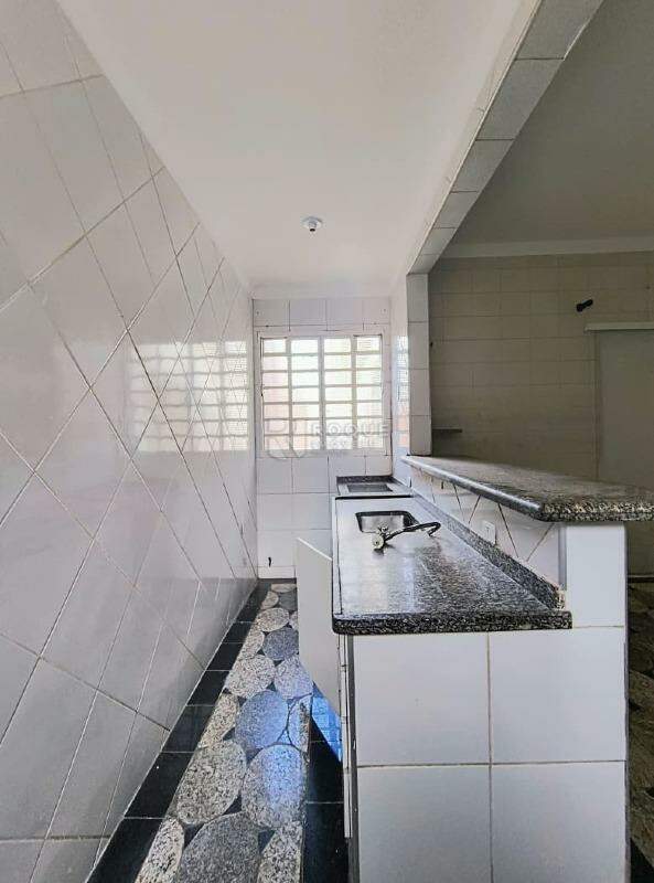 Casa Residencial para aluguel no bairro Vila São Roque: Cozinha 