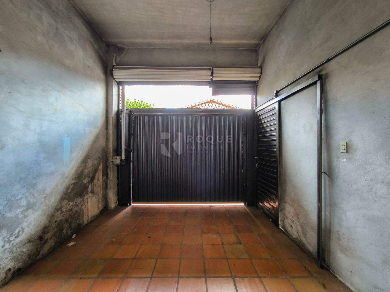 Casa Residencial à venda no bairro Vila São João: ENTRADA SALÃO COMERCIAL