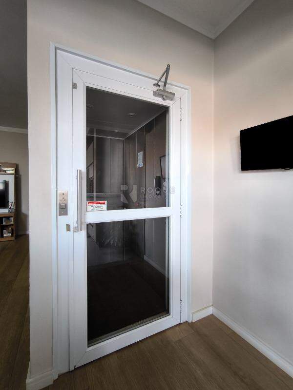 Casa Residencial à venda no bairro Vila São João: ELEVADOR PISO SUPERIOR