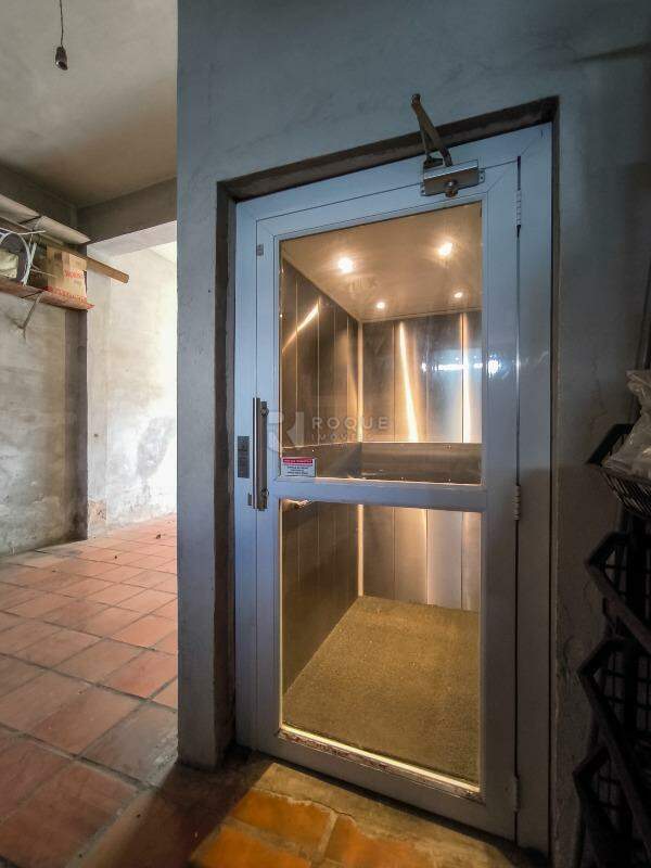 Casa Residencial à venda no bairro Vila São João: ELEVADOR SALÃO COMERCIAL