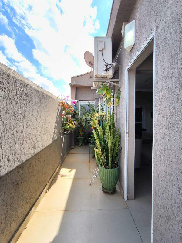 Casa Residencial à venda no bairro Vila São João: ÁREA DE VARAL