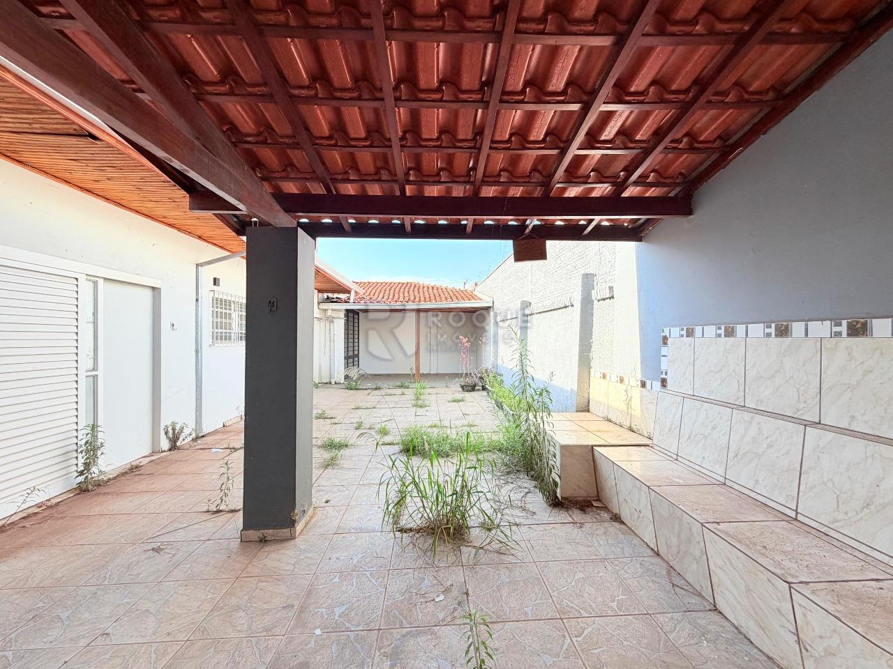 Casa Comercial para aluguel no bairro Vila Paraiso: Quintal