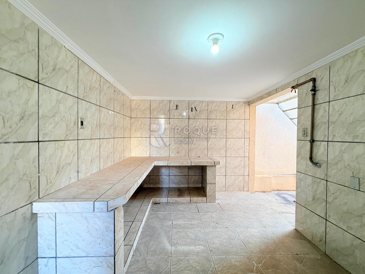 Casa Comercial para aluguel no bairro Vila Paraiso: Área de serviço