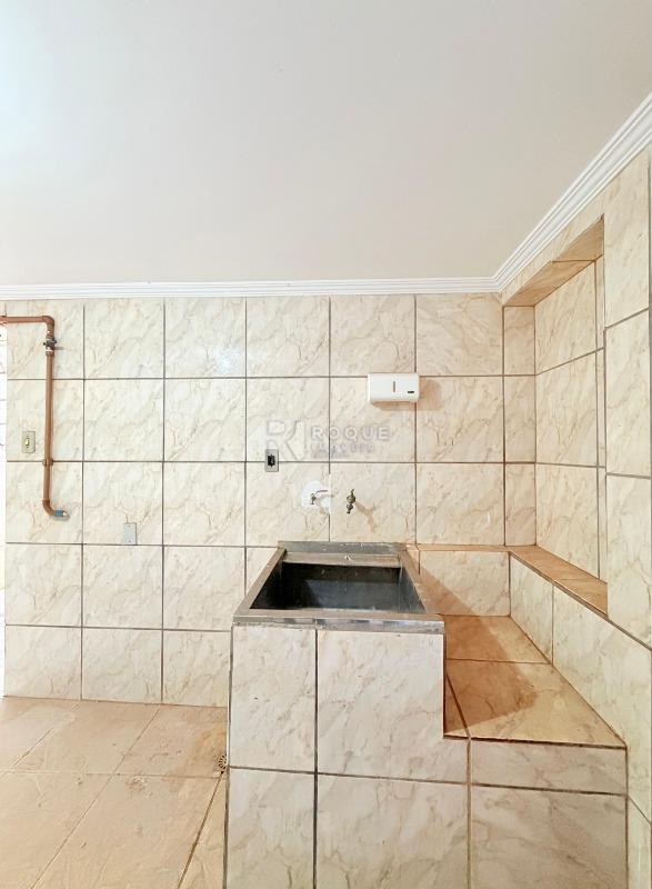 Casa Comercial para aluguel no bairro Vila Paraiso: Área de serviço