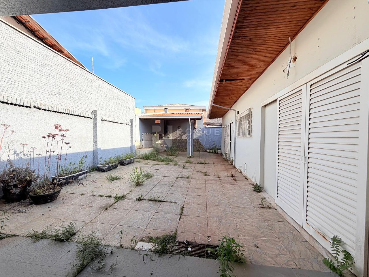 Casa Comercial para aluguel no bairro Vila Paraiso: Quintal