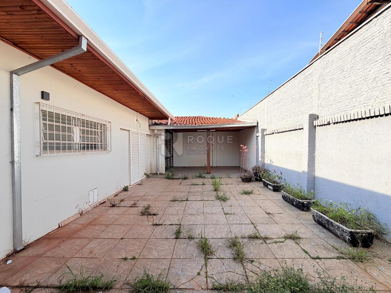 Casa Comercial para aluguel no bairro Vila Paraiso: Quintal