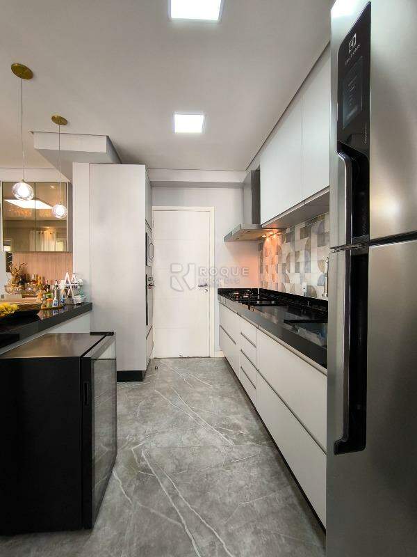 Apartamento à venda no bairro Jardim Aquárius: COZINHA