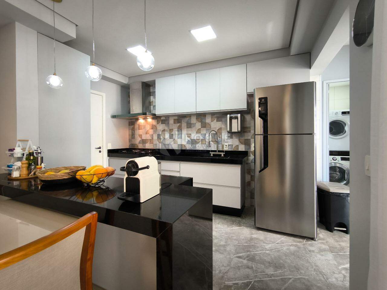 Apartamento à venda no bairro Jardim Aquárius: COZINHA