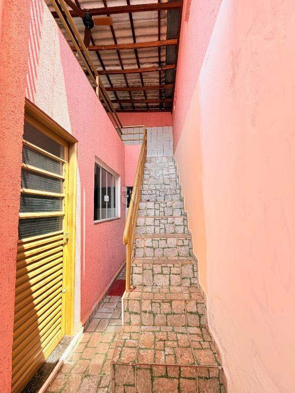 Casa Residencial para aluguel no bairro Jardim Ouro Verde: Piso superior