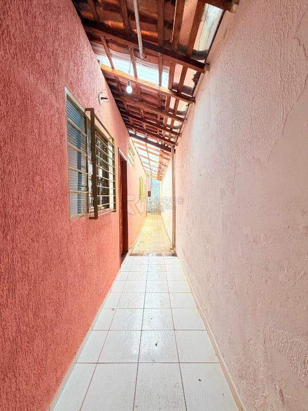 Casa Residencial para aluguel no bairro Jardim Ouro Verde: Corredor