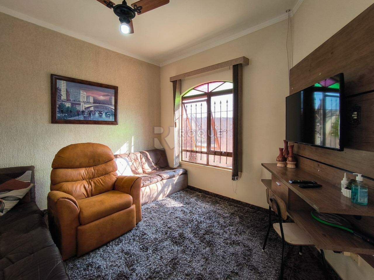 Casa em condomínio à venda no bairro Parque Egisto Ragazzo: SALA DE TV