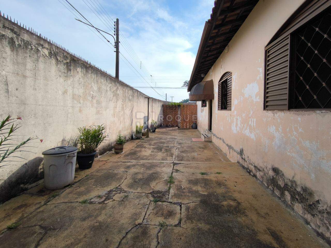 Casa em condomínio à venda no bairro Parque Egisto Ragazzo: LATERAL EXTERNA