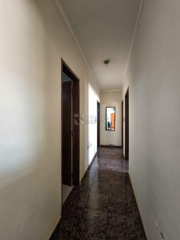 Casa em condomínio à venda no bairro Parque Egisto Ragazzo: CORREDOR INTERNO