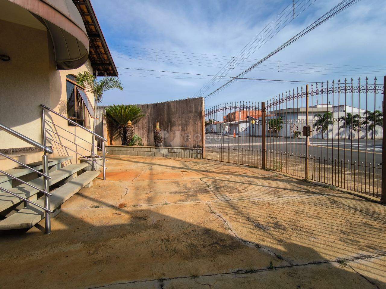 Casa em condomínio à venda no bairro Parque Egisto Ragazzo: FRENTE