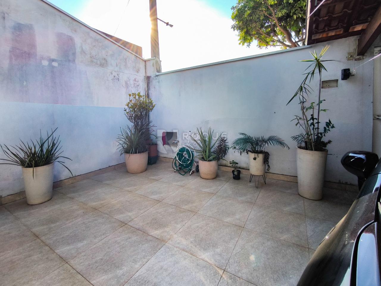 Casa Residencial à venda no bairro Parque Pompeu: QUINTAL