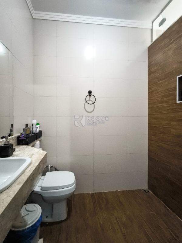Casa Residencial à venda no bairro Parque Pompeu: WC SUÍTE