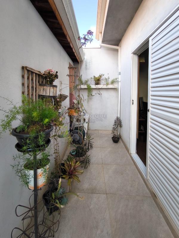 Casa Residencial à venda no bairro Parque Pompeu: FUNDOS