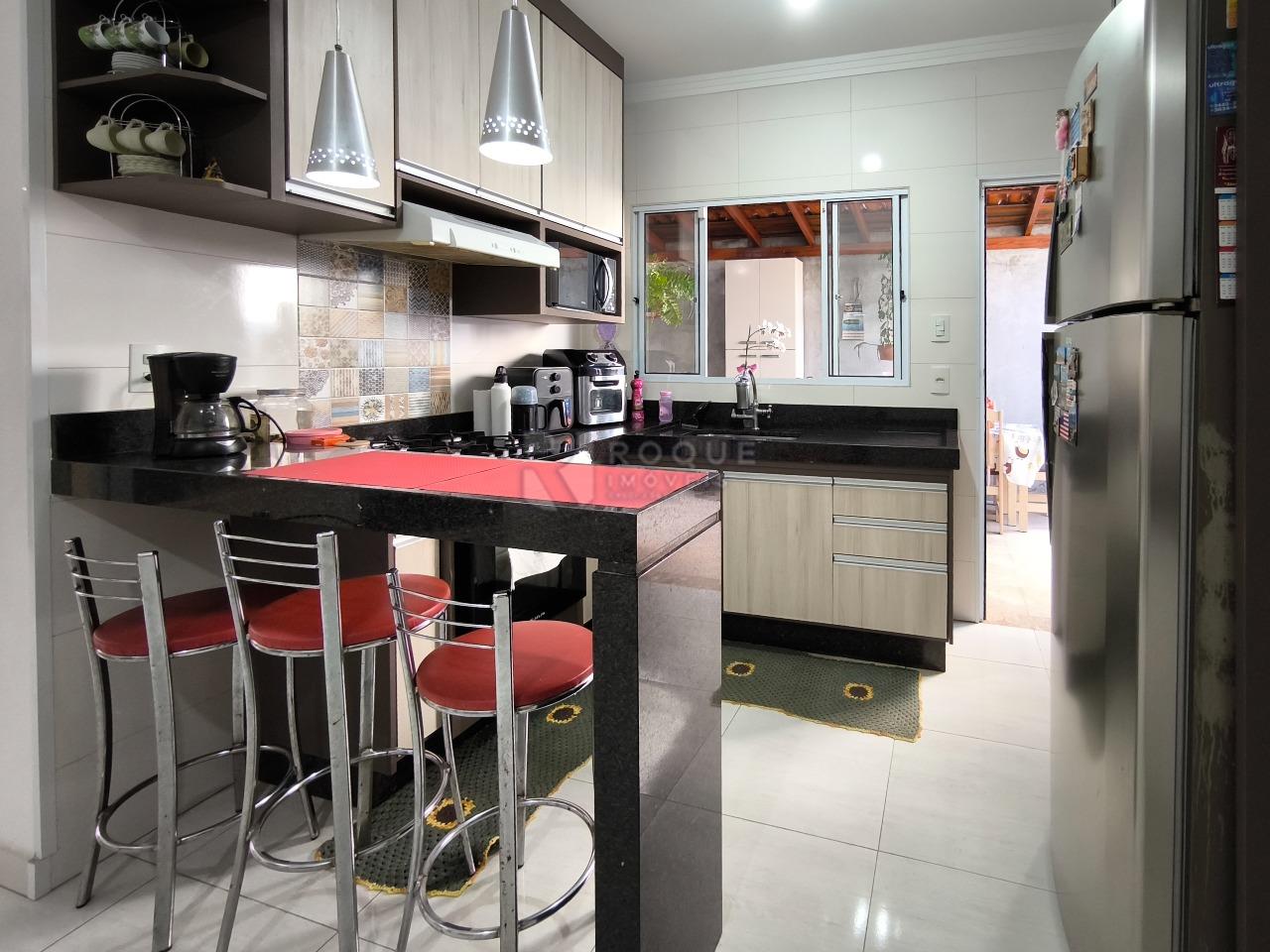 Casa Residencial à venda no bairro Parque Pompeu: COZINHA