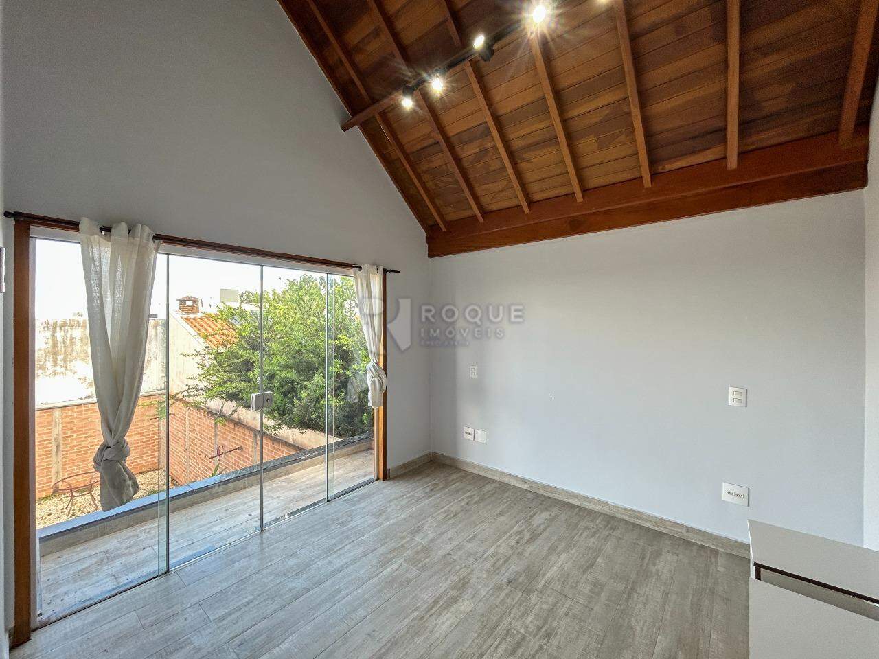 Casa em condomínio para aluguel no bairro Parque Residencial Roland: Dormitório 3 suíte segundo andar