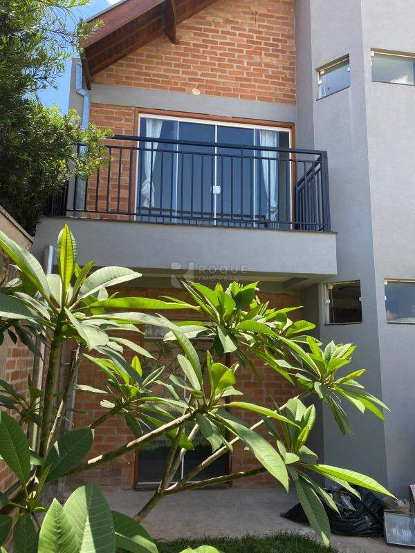 Casa em condomínio para aluguel no bairro Parque Residencial Roland: Fundo
