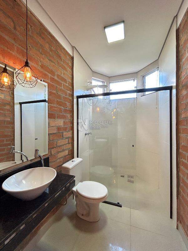 Casa em condomínio para aluguel no bairro Parque Residencial Roland: WC social