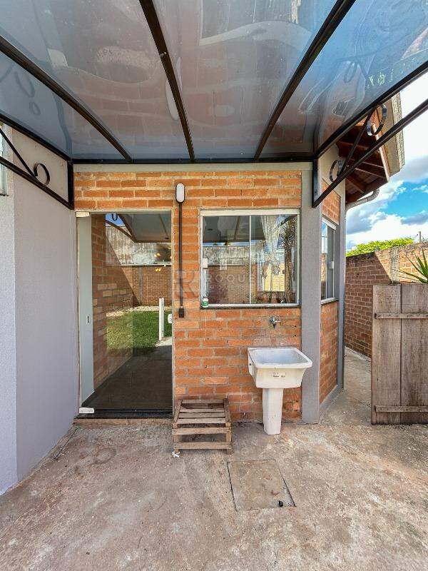 Casa em condomínio para aluguel no bairro Parque Residencial Roland: Área de serviço