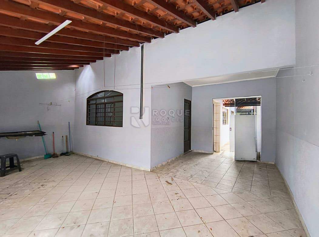 Casa Residencial para aluguel no bairro Jardim Residencial Victório Lucato: Garagem