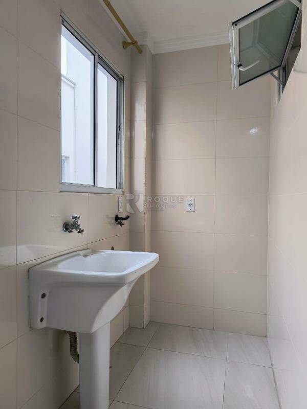 Apartamento para aluguel no bairro Vila Teixeira Marques: Lavanderia