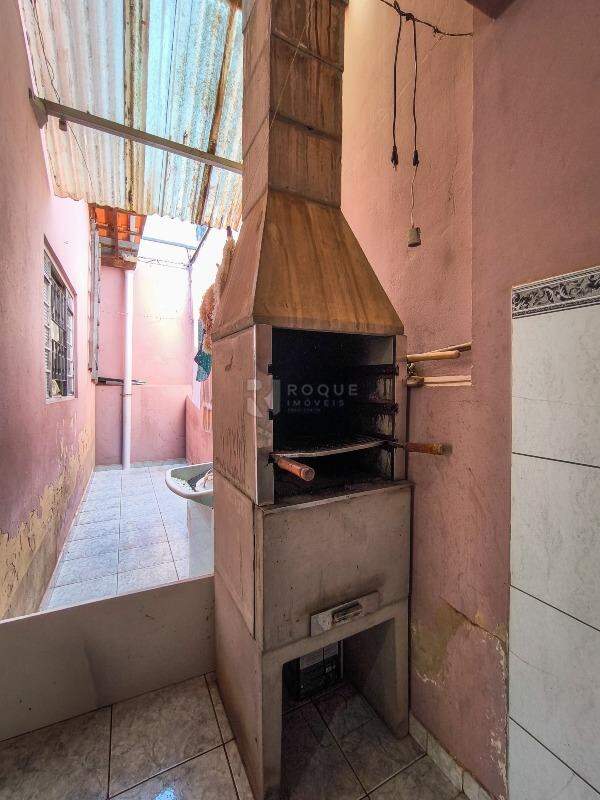 Casa Residencial à venda no bairro Jardim Gustavo Peccinini: CHURRASQUEIRA