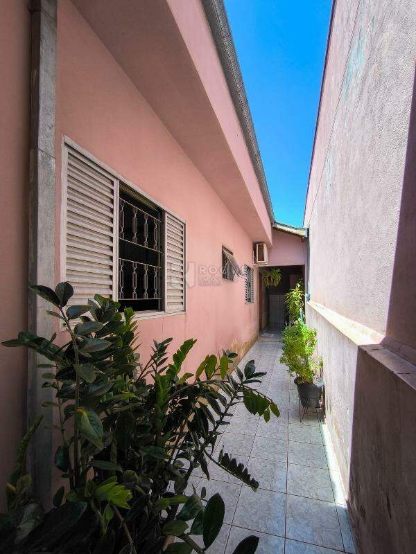 Casa Residencial à venda no bairro Jardim Gustavo Peccinini: LATERAL EXTERNA