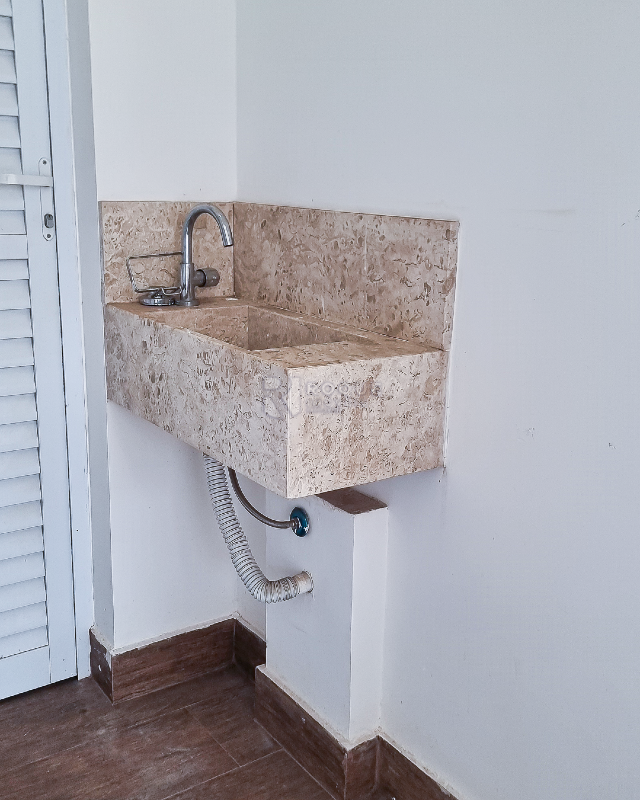 Casa em condomínio à venda no bairro Jardim Montezuma: 